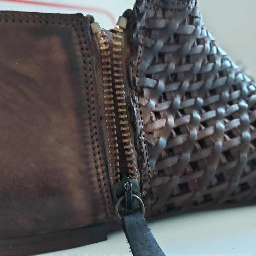 Elegant Brown Woven Women's Shoes - Picture 2 of 4